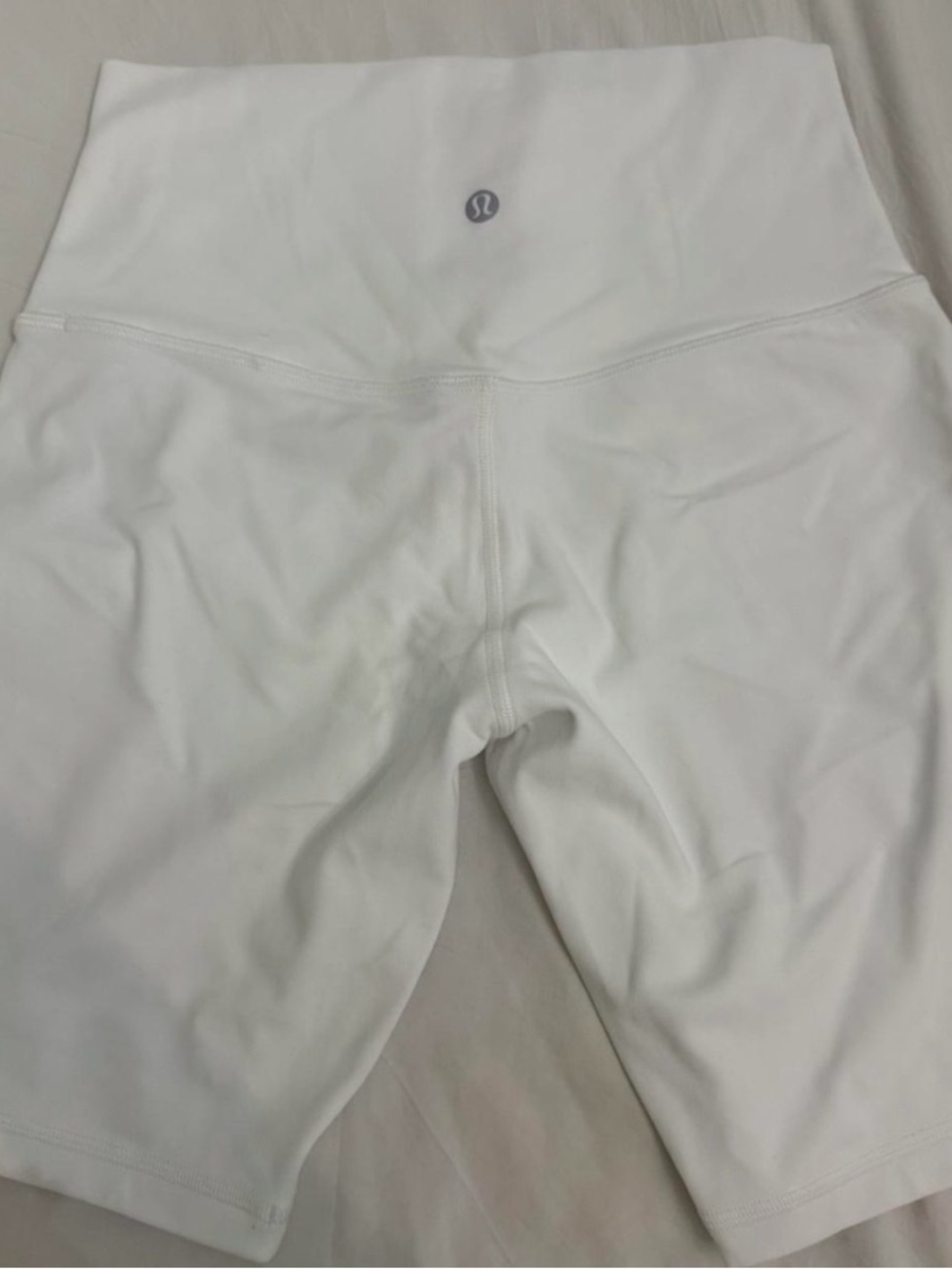 Lululemon Alugn Sz 6 shorts white